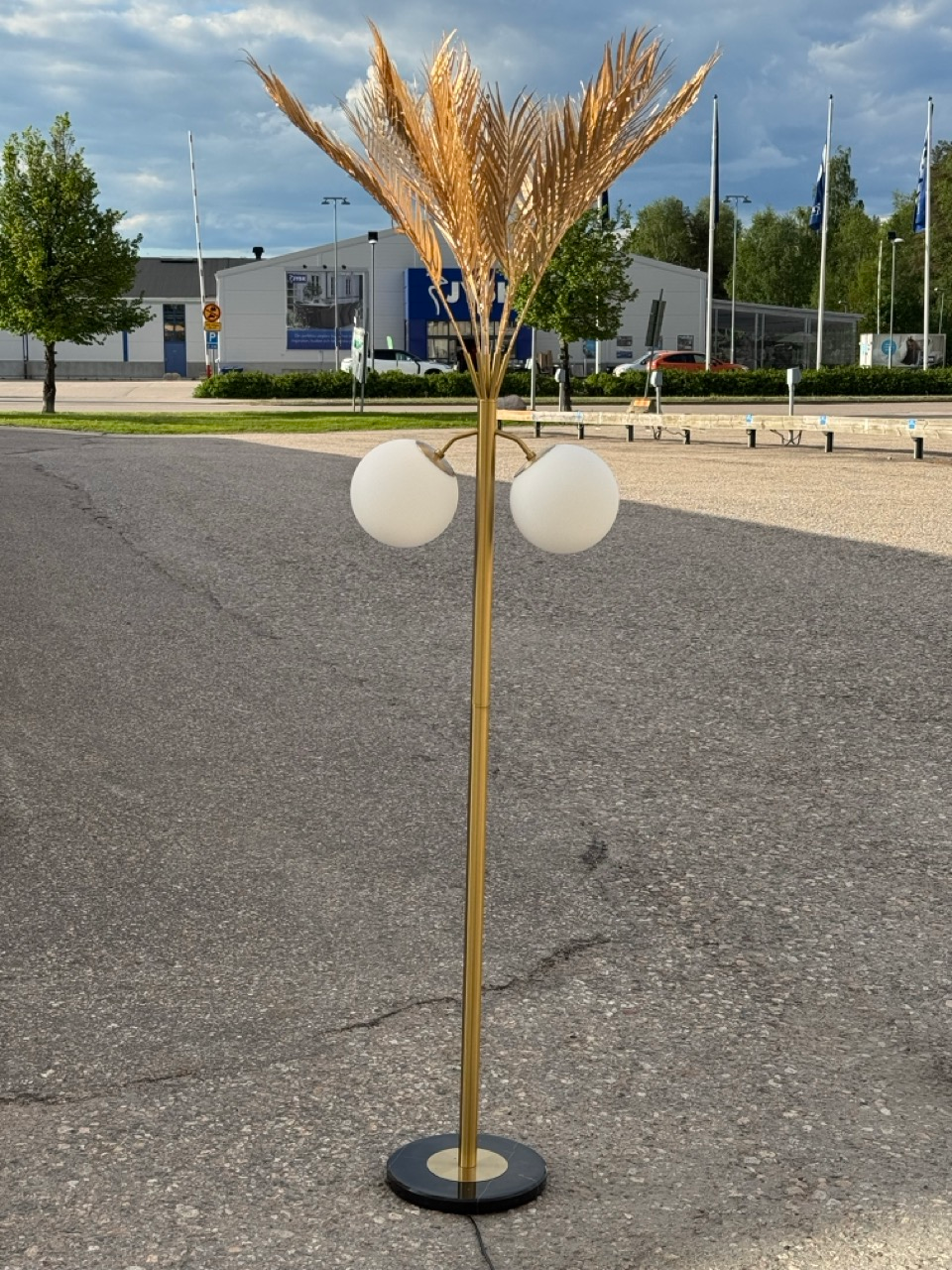 216